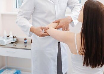 Photo of DR ANTHONY SCHWARZER, Arthritis, Bursitis, Musculoskeletal Medicine, Chronic Back Pain, Connective Tissue Diseases, Fibromyalgia, Gout, Lupus &amp; Osteoarthritis in NEWCASTLE