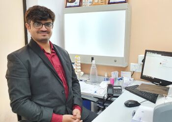 Photo of DR. CHANDRAKANTH M V, MBBS, MD, DM - NARAYANA SUPERSPECIALITY HOSPITAL, Oncologists specialist