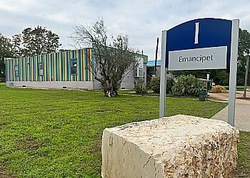 Photo of EMANCIPET, Vaccinations, Flea and Tick Control, Heartworm Prevention, Nail Trims, Pet Id Tags, Preventive Medications, Spay/Neuter, Dewormer, Microchips, Toenail Trim, Anal Gland Expression, Surgical Treatment of Some Injuries and Conditions, Flea Prevention Spot-on &amp; Tablets in AUSTIN