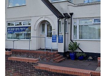 Photo of THE PARADE DENTAL PRACTICE, TREATMENTS OFFERED:Fillings, Crowns, Bridges, Sedation, Dentures, Veneers, Implants, Endodontics, Bonding, Tooth Whitening/Bleaching, Smile Makeover, Emergencies &amp; Sports Mouthguard in WORCESTER PARK