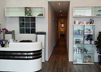 Clinic photo/Office of Dr. CLINIQUE ACU-MASSAGE C