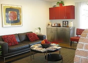 Clinic photo/Office of Dr. DR. AYNNE HENRY