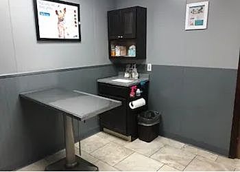 Clinic photo/Office of Dr. FAIRMONT PET HOSPITAL