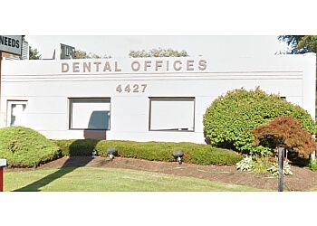 Clinic photo/Office of Dr. GORDON KENT